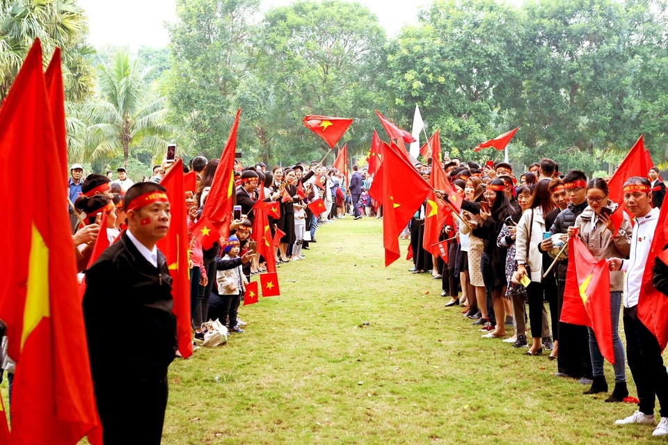 Cư dân Ecopark nồng nhiệt chào đón thầy trò HLV Park Hang Seo và thủ môn Đặng Văn Lâm - 3 Cư dân Ecopark nồng nhiệt chào đón thầy trò HLV Park Hang Seo và thủ môn Đặng Văn Lâm - 3
