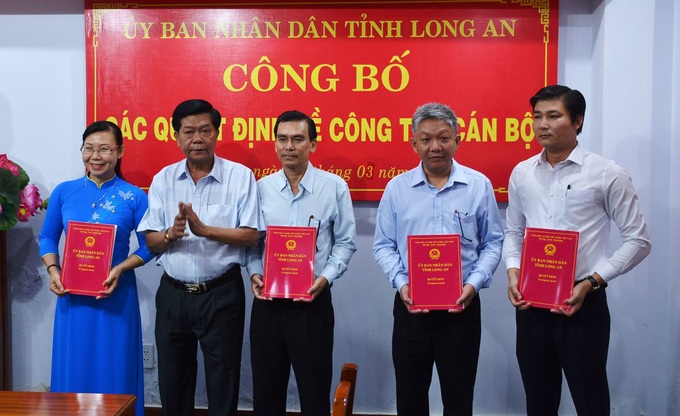 Long An bổ nhiệm mới 4 Giám đốc, Phó Giám đốc Sở - Ảnh 1. Long An bổ nhiệm mới 4 Giám đốc, Phó Giám đốc Sở - Ảnh 1.