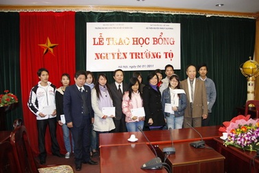 “Học bổng Nguyễn Trường Tộ” lần đầu đến với  các sinh viên ĐH KHXHNV