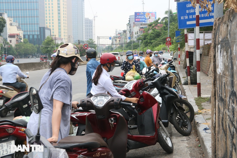 Xe điện tour du lịch phố cổ chuyển đồ tiếp tế cho khu phong tỏa - 6 Xe điện tour du lịch phố cổ chuyển đồ tiếp tế cho khu phong tỏa - 6