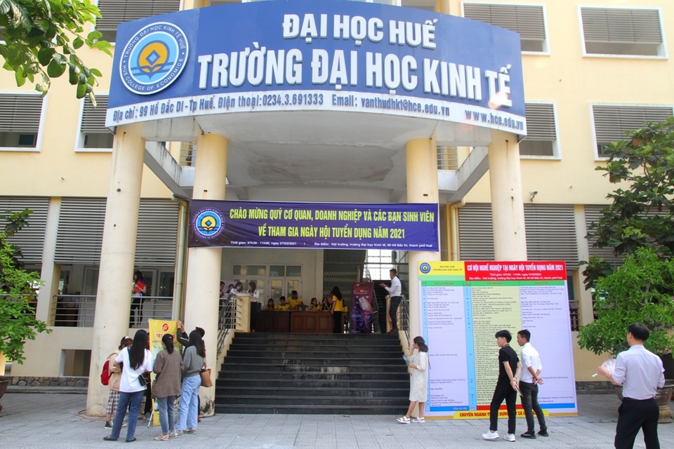 Ngày hội tuyển dụng 2021 tại Huế: Hơn 700 cơ hội việc làm chờ ứng viên - 2 Ngày hội tuyển dụng 2021 tại Huế: Hơn 700 cơ hội việc làm chờ ứng viên - 2