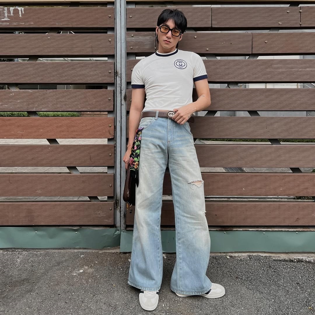 Sơn Tùng M-TP phối đồ cực chất với kiểu quần jeans kén người mặc - 8 Sơn Tùng M-TP phối đồ cực chất với kiểu quần jeans kén người mặc - 8