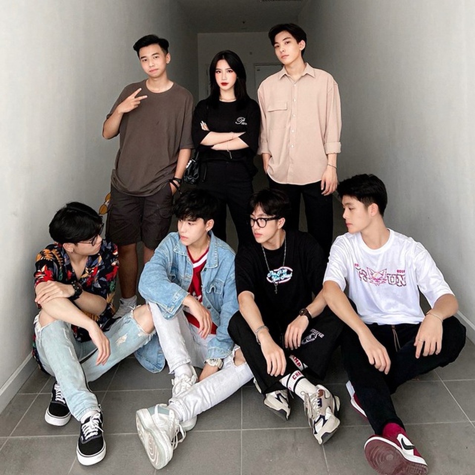 Điểm danh những nhóm bạn thân gây “bão” mạng thời gian qua - 3 Điểm danh những nhóm bạn thân gây “bão” mạng thời gian qua - 3