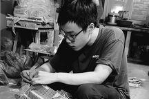 Thủ khoa điêu khắc từng gặp tai nạn đáng sợ vì máy cắt, vượt qua nhờ đam mê