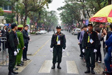 Siết chặt an ninh tại đường Lý Thường Kiệt trước giờ đón Chủ tịch Triều Tiên Kim Jong-un