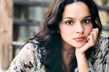 Vương Gia Vệ "kết" ca sĩ Norah Jones 