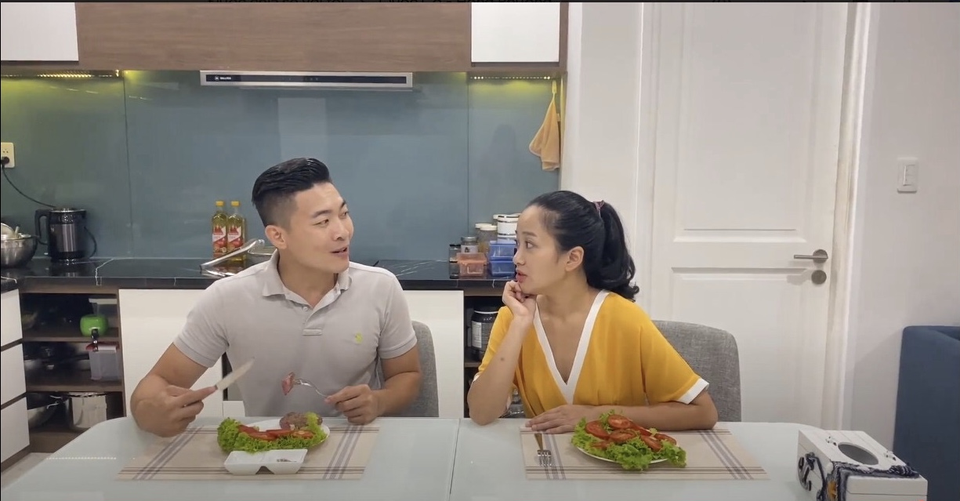 “Tiết lộ” chế độ ăn uống “chuẩn lành mạnh” của gia đình Quốc Cơ - MC Hồng Phượng - 3 “Tiết lộ” chế độ ăn uống “chuẩn lành mạnh” của gia đình Quốc Cơ - MC Hồng Phượng - 3