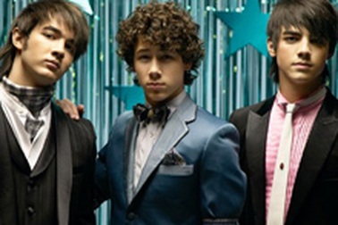 Nhóm Jonas Brothers được dựng tượng