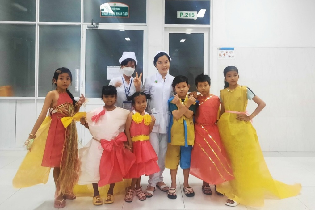 Giáng sinh xúc động của hàng chục trẻ suy thận giai đoạn cuối tại TPHCM - 2 Giáng sinh xúc động của hàng chục trẻ suy thận giai đoạn cuối tại TPHCM - 2