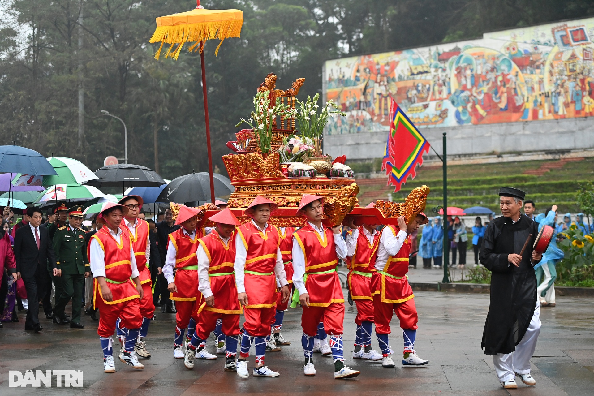 Chủ tịch nước Lương Cường cùng nhân dân dâng hương các Vua Hùng - 3 Chủ tịch nước Lương Cường cùng nhân dân dâng hương các Vua Hùng - 3