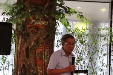 Với chương trình nhiều bộ SGK, có lo ngại tình trạng nhà trường trở thành đầu mối kinh doanh?