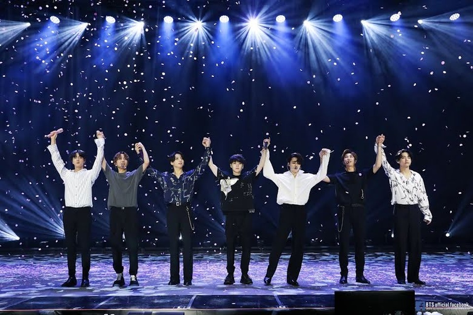 Tạp chí Time chọn nhóm BTS là Ngôi sao giải trí của năm 2020 - 2 Tạp chí Time chọn nhóm BTS là Ngôi sao giải trí của năm 2020 - 2