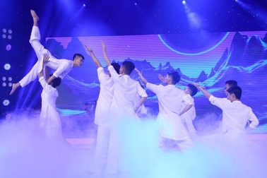 Nhóm võ từng nghiện game gây sốt khi diễn trên nền nhạc Dạ cổ hoài lang