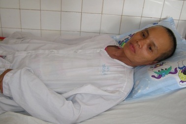 Cảnh khốn cùng của cô giáo làng mang bệnh hiểm nghèo