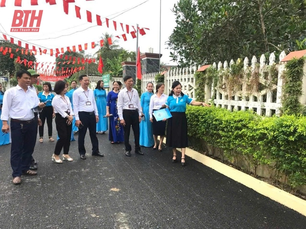 Những “bông hoa” trong vườn Bác - 1 Những “bông hoa” trong vườn Bác