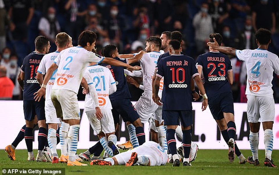 Neymar và 4 cầu thủ nhận thẻ đỏ sau màn hỗn chiến ở trận PSG-Marseille - 6 Neymar và 4 cầu thủ nhận thẻ đỏ sau màn hỗn chiến ở trận PSG-Marseille - 6