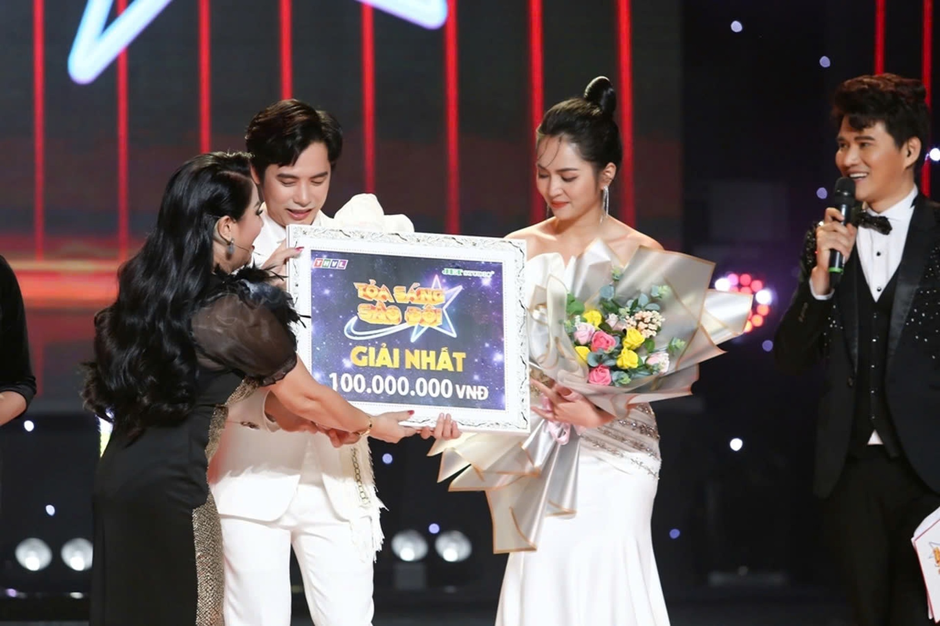Quá khứ Duyên Quỳnh trước hit tỷ view, mối quan hệ với Nguyễn Văn Chung - 9 Quá khứ Duyên Quỳnh trước hit tỷ view, mối quan hệ với Nguyễn Văn Chung - 9