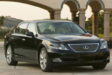 Mitsubishi và Toyota cho hội nghị G8 “mượn” xe