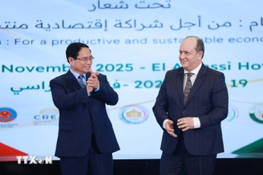 Thủ tướng Phạm Minh Chính và Thủ tướng Algeria cùng dự Diễn đàn kinh tế