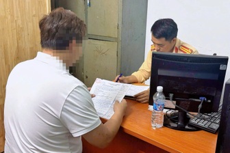 CSGT Hà Nội xử phạt công ty quảng cáo gắn màn hình LED trên thùng xe tải