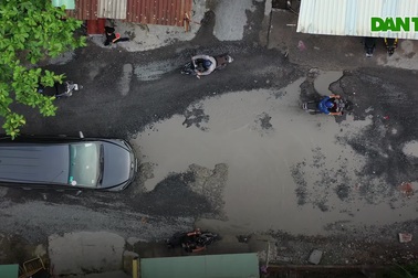 Tuyến đường hư hỏng, tiềm ẩn nguy cơ tai nạn ở TP Thủ Đức