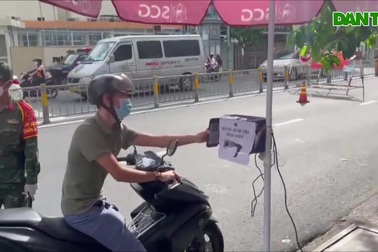 Camera đọc mã QR trong 3 giây tại chốt kiểm dịch