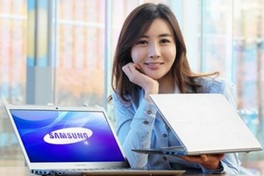 Samsung trình làng ultrabook đầu tiên kèm ổ đĩa quang