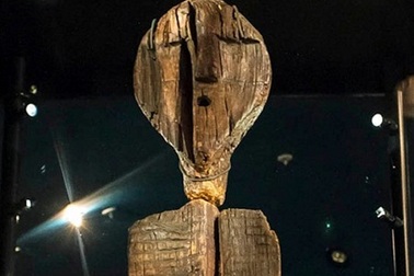 Bí ẩn bức tượng gỗ 9.500 năm tuổi