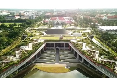Khu vườn xanh tốt rộng 22.000 m2 "mọc" trên mái của trường đại học