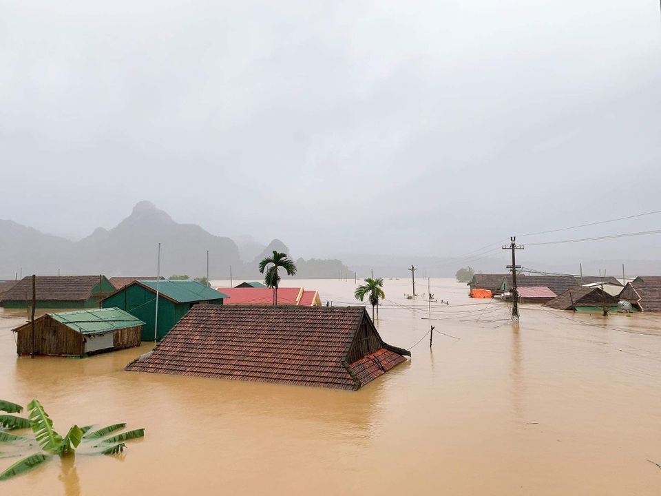 Lũ vẫn tiếp tục dâng, gần 13 ngàn ngôi nhà đã chìm sâu trong nước - 5