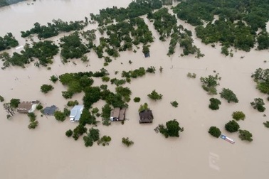 Các cơn bão đang di chuyển chậm lại và gây nhiều thiệt hại