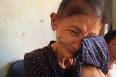 Lận đận thân già chăm chồng liệt, con tật nguyền