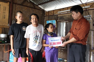 Hơn 57 triệu đồng đến với 2 vợ chồng có cuộc sống "khổ hơn chị Dậu"