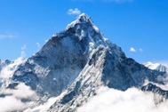 Đỉnh Everest cao nhất thế giới, đúng hay sai?