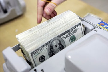 Lãi suất VND ổn định, USD tăng tới 1,8%