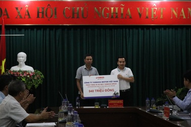 Yamaha Motor VN trao tặng 50 xe máy trị giá gần 1 tỷ đồng cho người dân vùng lũ