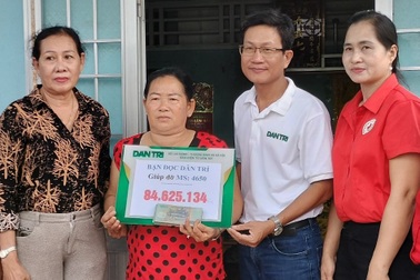 Người mẹ bệnh tim và 2 con mồ côi cha được bạn đọc Dân trí giúp gần 85 triệu đồng