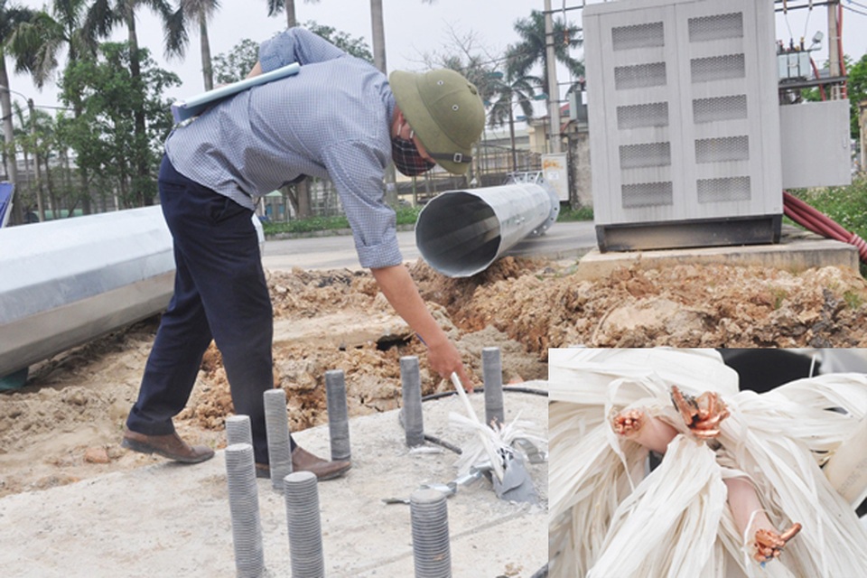 Dàn đèn 11 tỷ phải dừng thi công vì dịch Covid, lại bị cắt trộm cáp dẫn - 1 Dàn đèn 11 tỷ phải dừng thi công vì dịch Covid, lại bị cắt trộm cáp dẫn - 1