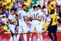 Vắng Messi, Argentina vẫn dội "mưa bàn thắng" vào lưới Ecuador