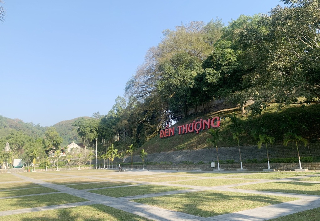 NSND Quốc Anh, Thu Huyền biểu diễn trong Lễ hội đền Thượng - 2 NSND Quốc Anh, Thu Huyền biểu diễn trong Lễ hội đền Thượng - 2