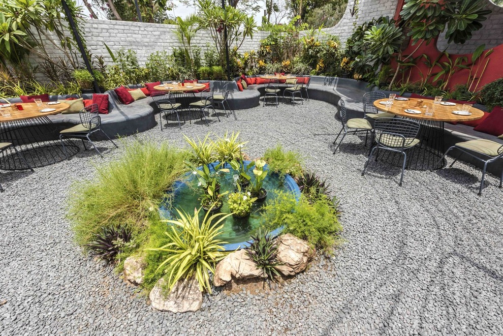 Quán cà phê sân vườn có thiết kế đẹp lạ, tiết kiệm điện năng - 13