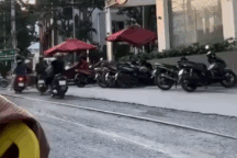 Xe máy trượt ngã khi qua đường ray ở Bình Dương, địa phương cũng cầu cứu