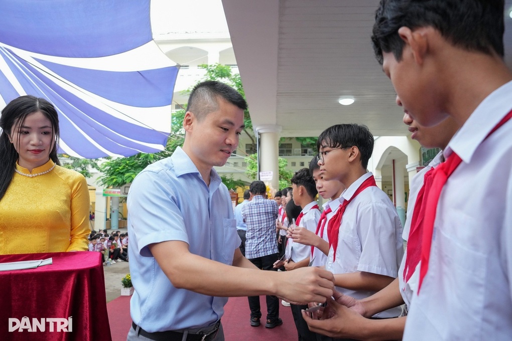 Lan tỏa chương trình tặng thẻ BHYT tới nhiều địa phương - 1 Lan tỏa chương trình tặng thẻ BHYT tới nhiều địa phương - 1