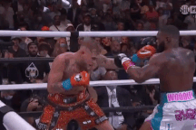 "Võ sĩ Youtuber" Jake Paul đánh bại nhà cựu vô địch UFC