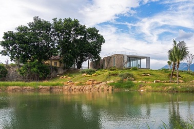 Biệt thự "nửa chìm nửa nổi" trên đỉnh khu đất rộng 2ha tại Khánh Hòa