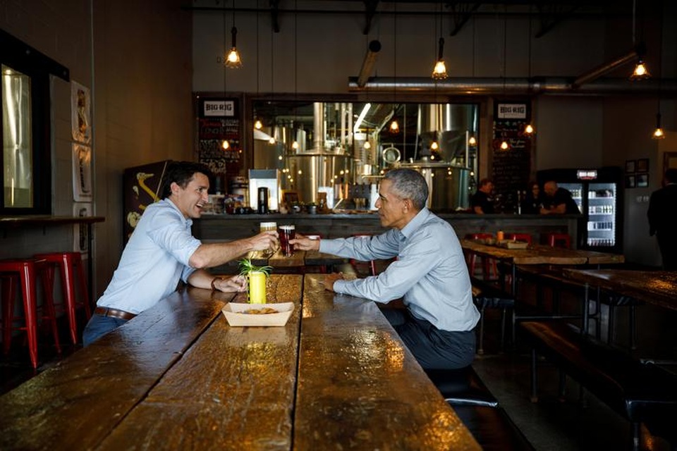Cuộc sống “muôn màu” của ông Obama sau khi rời Nhà Trắng - 4 Cuộc sống “muôn màu” của ông Obama sau khi rời Nhà Trắng - 4