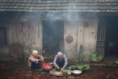 Mang Tết về cho mẹ đừng chỉ "mang tiền về cho mẹ"