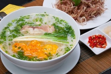 Ăn tô bún cá chứa chan tình người