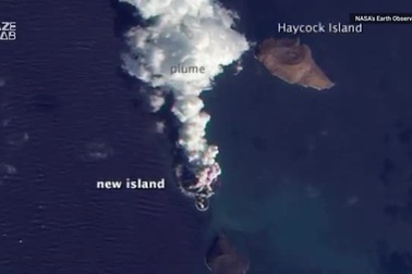Hòn đảo "mọc" giữa biển trong vòng 4 ngày