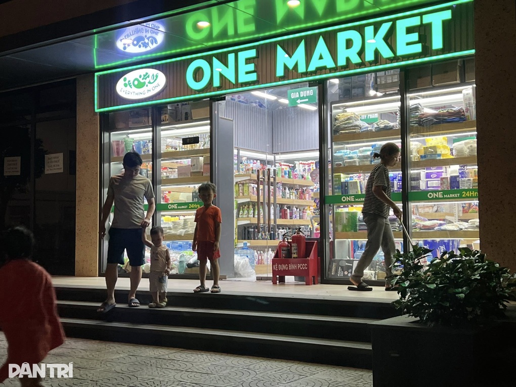 Siêu thị ở Hà Nội dán ảnh bé trai nghi lấy đồ không trả tiền gây bức xúc - 2 Siêu thị ở Hà Nội dán ảnh bé trai nghi lấy đồ không trả tiền gây bức xúc - 2